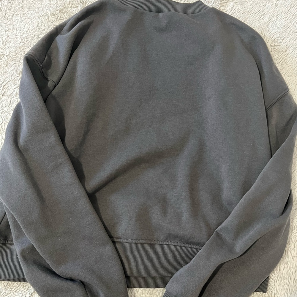 H&M Sweatshirt - Picture 2 of 3